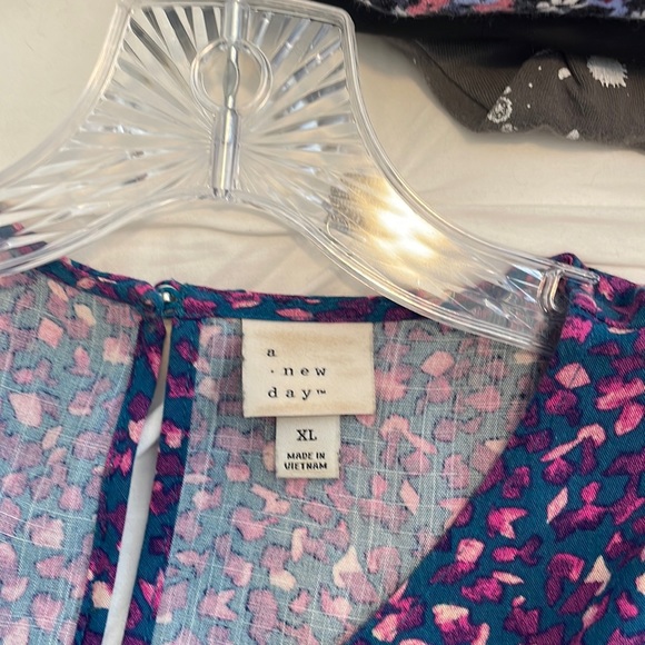 Cute baby doll style top cute with leggings and boots - Picture 2 of 4